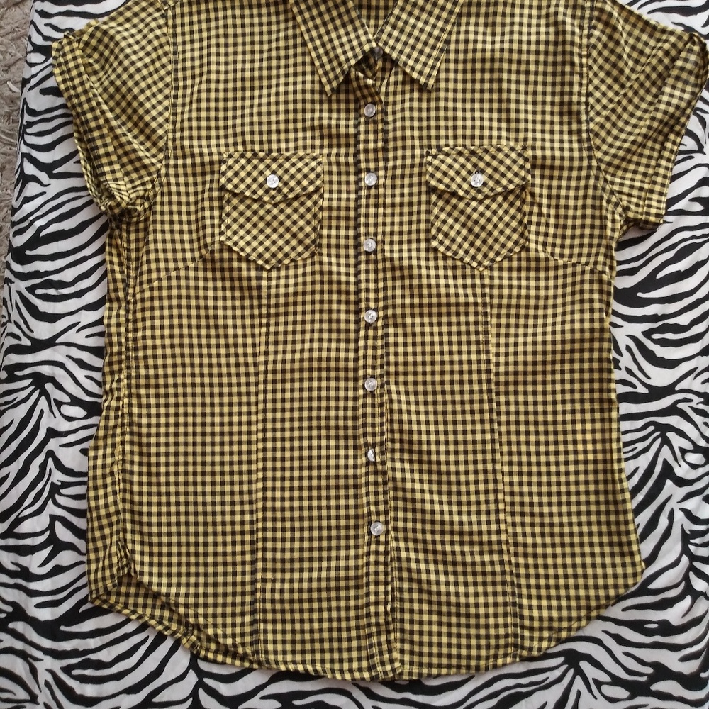 Short sleeve color button down shirt